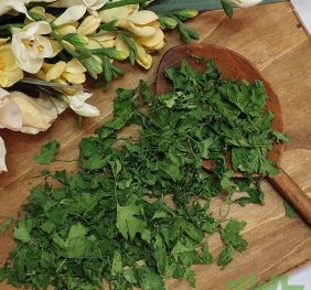 برگ جعفری خشک